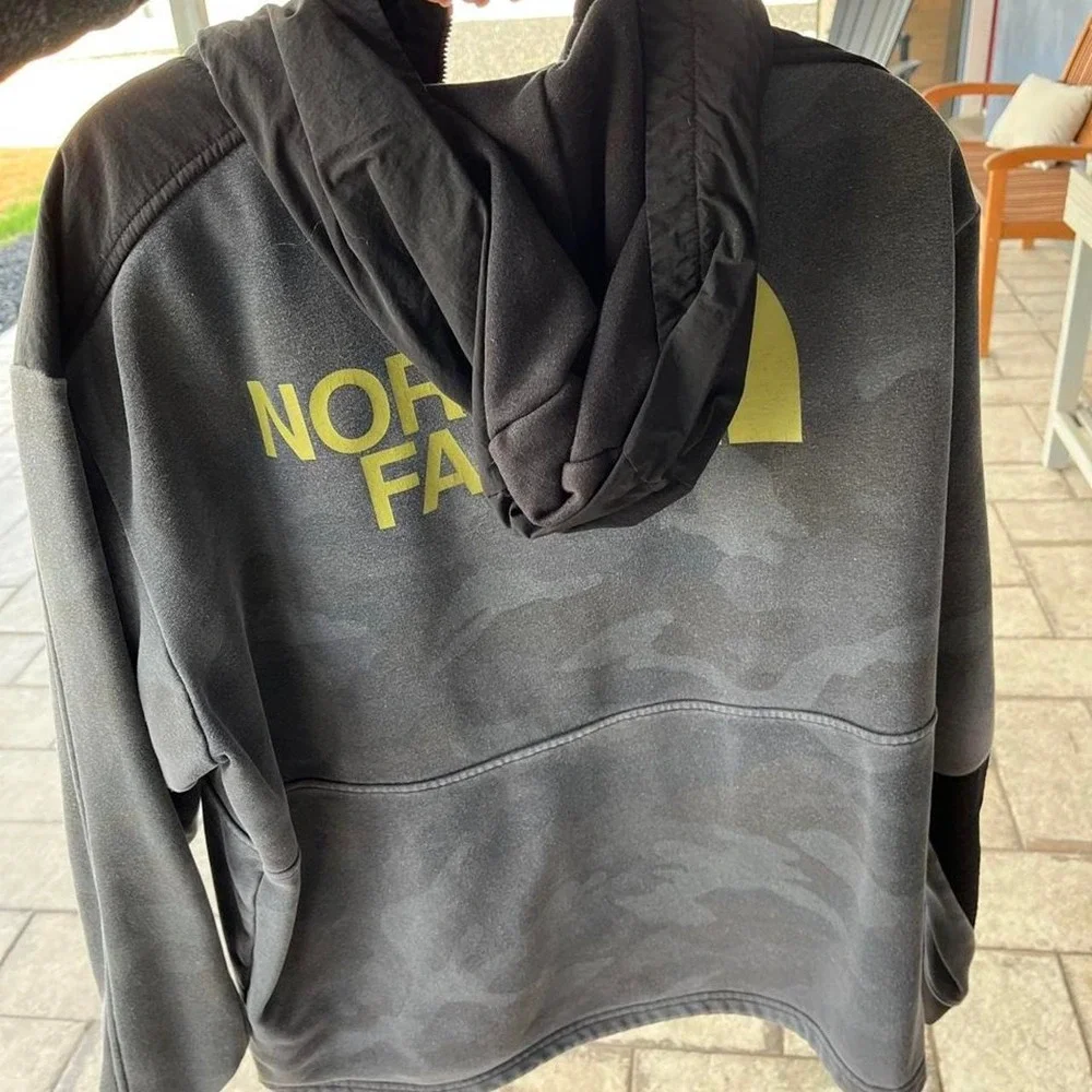 The North Face Men's Camo 3/4 Zip Sweatshirt Large